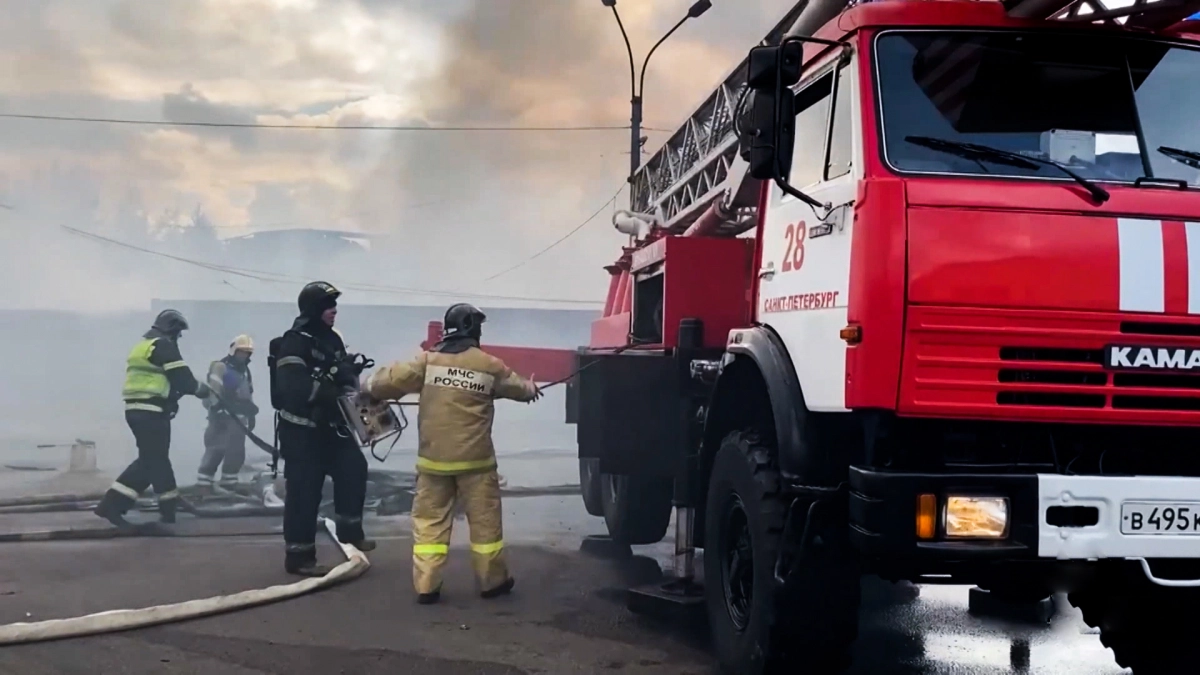 Крупный пожар в Грузовом проезде потушили - tvspb.ru