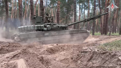 МО РФ: Экипажи танков ЦВО уничтожили опорные пункты с личным составом ВСУ