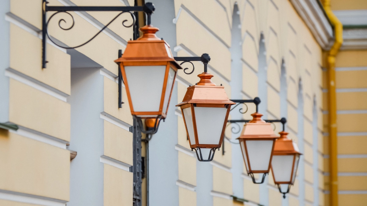 Новые световые фонари украсили дом Кенига на Васильевском острове - tvspb.ru