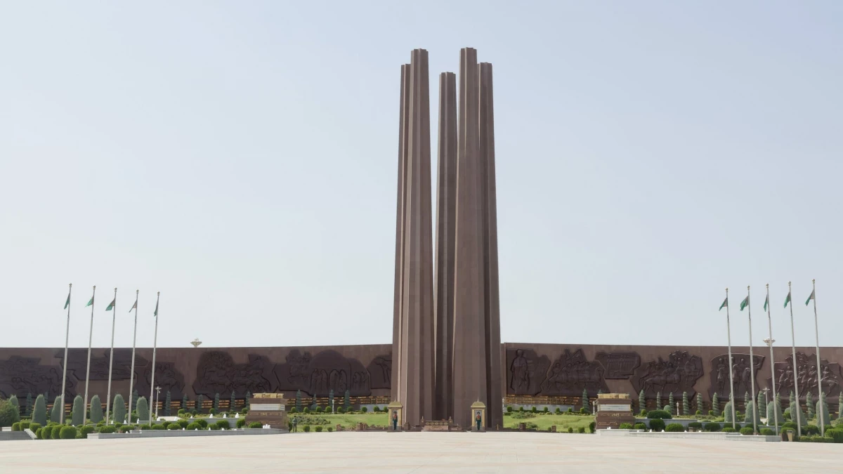 Александр Беглов возложил цветы к памятнику в честь Победы в Великой Отечественной войне в Ашхабаде - tvspb.ru