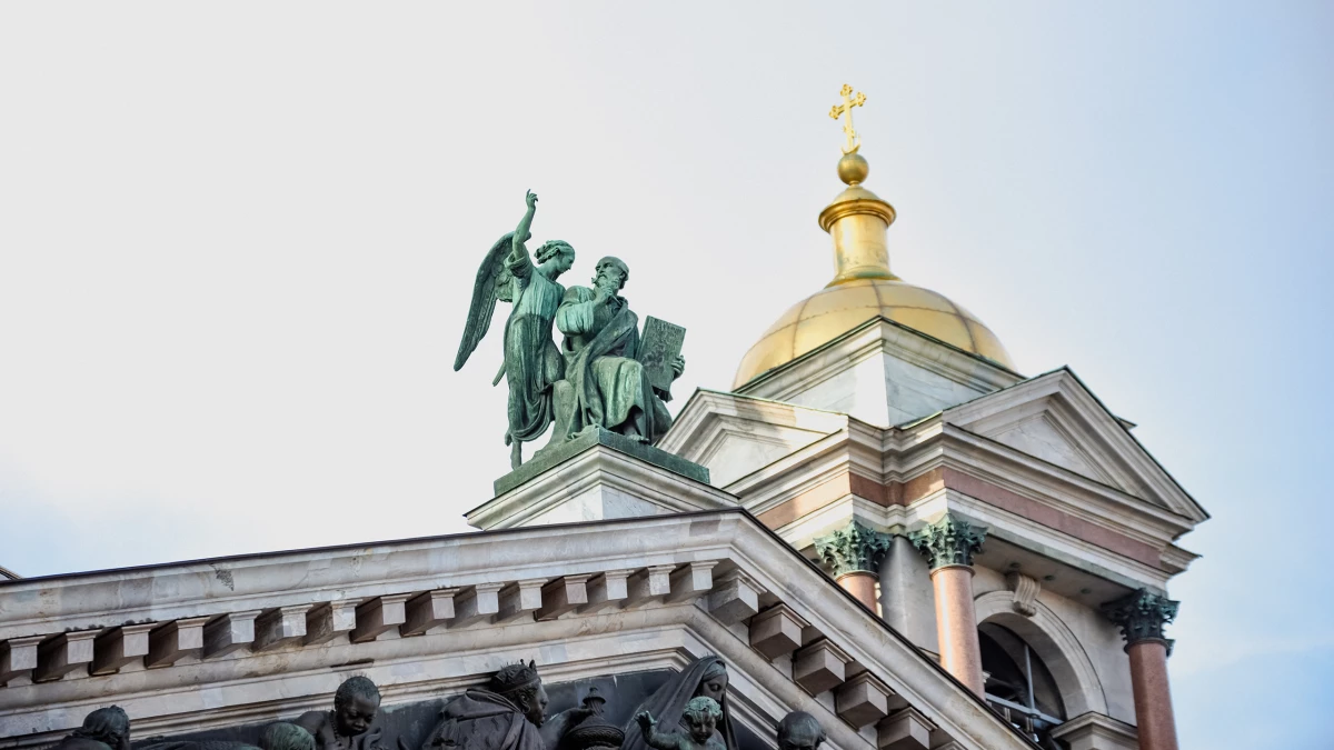 «Кажется, дождь собирается»: в Петербурге 18 сентября будет облачно и +19 градусов - tvspb.ru