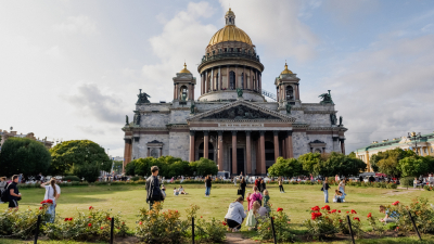 Александр Беглов обратился к петербуржцам в День социального работника