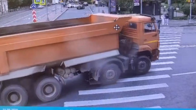 Грузовик насмерть сбил велосипедистку на Большой Пушкарской улице