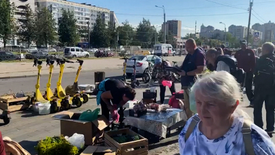 Сотрудники ККИ пресекли незаконную торговлю у станций метро Петербурга