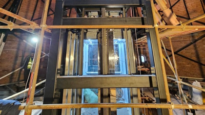 В Выборгском замке протестировали панорамный лифт