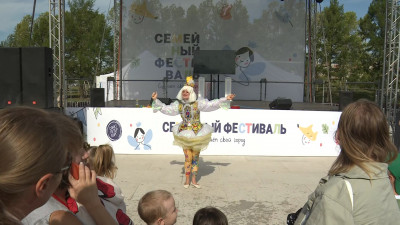 Квесты, мастер-классы и лекции: как проходит Большой Семейный фестиваль в Петербурге