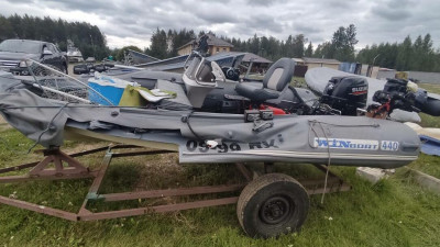 На Новоладожском канале мужчина на резиновой лодке погиб, врезавшись в катер