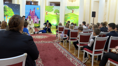 Многодетные семьи Петербурга приняли в Мариинском дворце