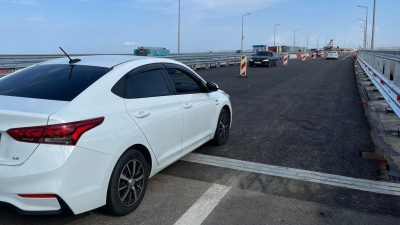 Левую часть Крымского моста открыли для автомобилей