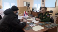 В России 300 тысяч человек подписали контракты на службу в армии за полгода