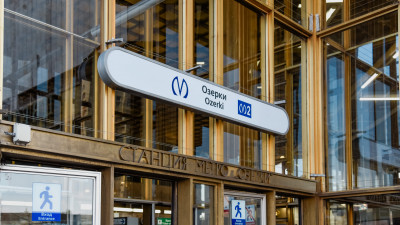 Станцию «Озерки» закрыли на вход из-за внеплановой остановки эскалатора