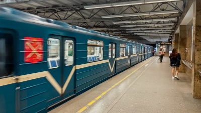 На «синей» ветке петербургского метро поезда ходят в обычном режиме