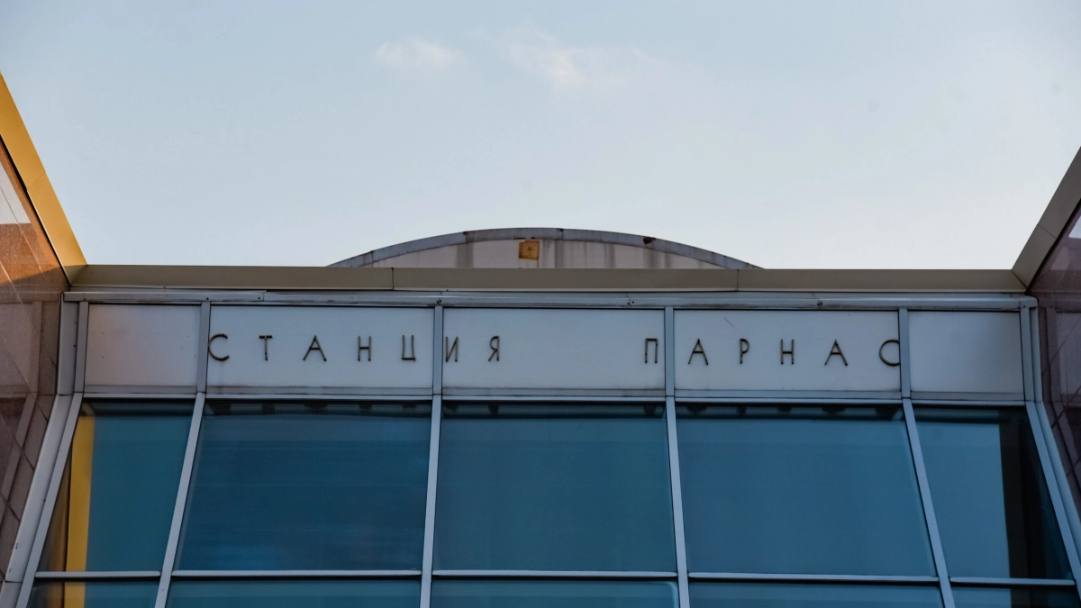 Движение поездов от «Проспекта Просвещения» до «Парнаса» приостановили - tvspb.ru