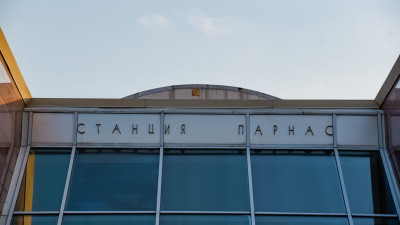 Движение поездов от «Проспекта Просвещения» до «Парнаса» приостановили