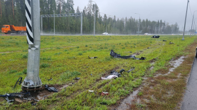 Иномарку разорвало на части на трассе «Скандинавия» рядом с посёлком Огоньки