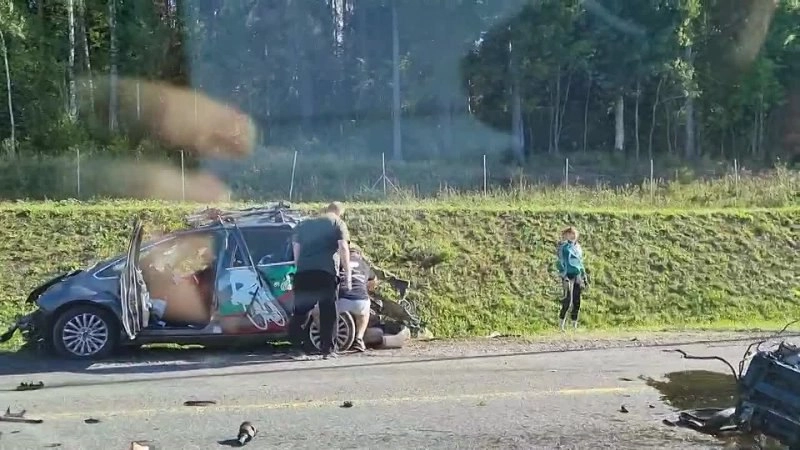 Грузовик сбил группу детей-велосипедистов на трассе «Скандинавия» - tvspb.ru