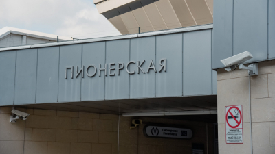 Полиция ищет метателей петард на станции метро «Пионерская»