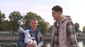 Арсений снова на месте. Возвращение скульптуры зайца к Петропавловской крепости