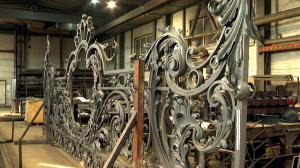 Кованые кружева: как проходит реставрация Сада 9-го января