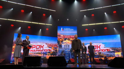 Александр Малькевич, Борис Пиотровский и Александр Бельский поприветствовали гостей концерта «Рок за Мариуполь»