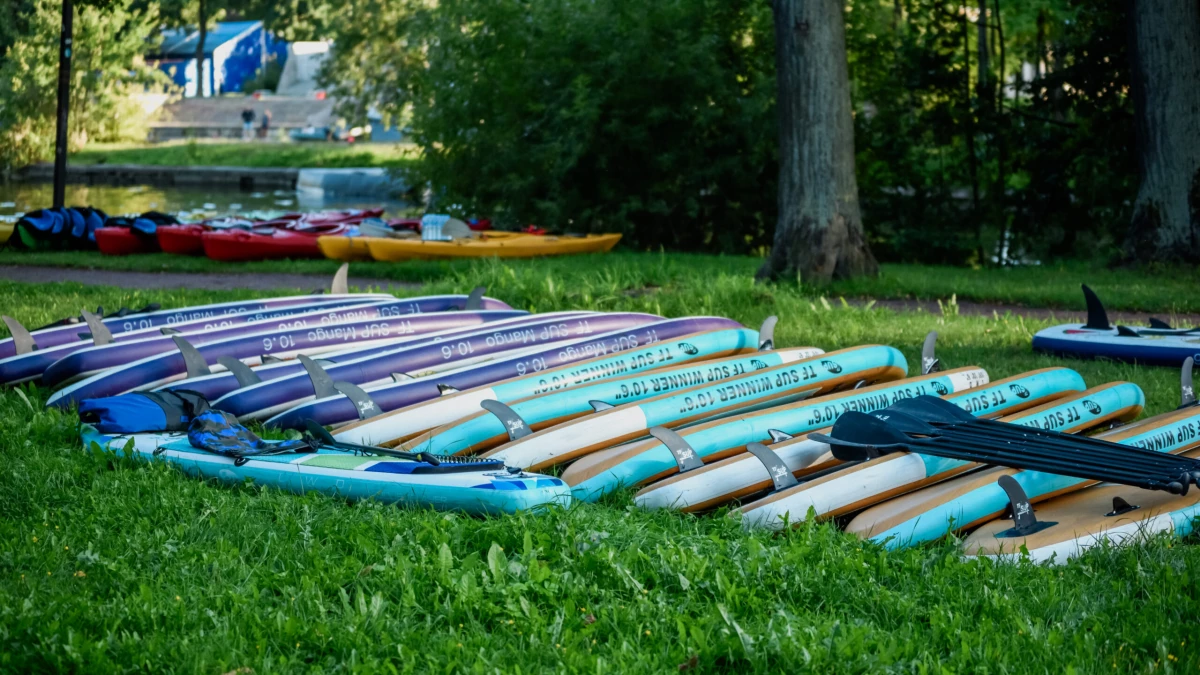 Сотрудники МЧС спасли подростков, которых унесло на сапбордах в Черное море - tvspb.ru