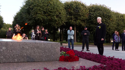 SHAMAN почтил память защитников и жителей блокадного Ленинграда на Пискаревском кладбище