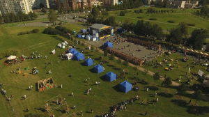 Обмен вещами, скульптуры из мусора и десятки других активностей. Фестиваль «ЭкоОхта» в Полюстрово