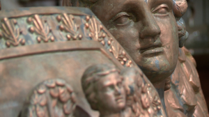 Письмо потомкам, монетки и значки. Что скрывали крылатые гении Московских триумфальных ворот?