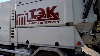 Прорыв трубы или плановые работы: в АО «ТЭК СПб» объяснили причину белого пара на улице Дыбенко