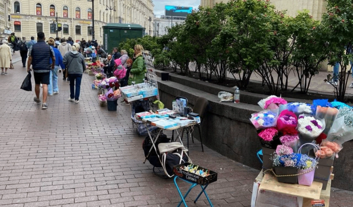 У метро «Площадь Восстания» прошел рейд по незаконной торговле - tvspb.ru
