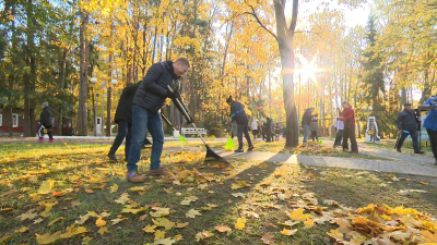 Петербург вышел на общегородской субботник