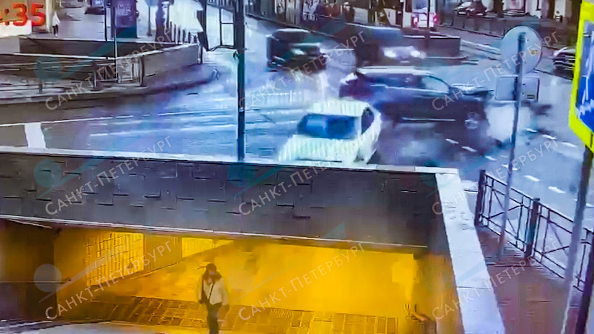 Полиция выясняет обстоятельства серьезного ДТП с такси на Лиговском ...