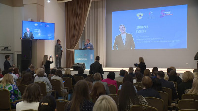 «Построить карьеру, найти работу мечты»: в Петербурге стартовала конференция «На одной волне с университетами»