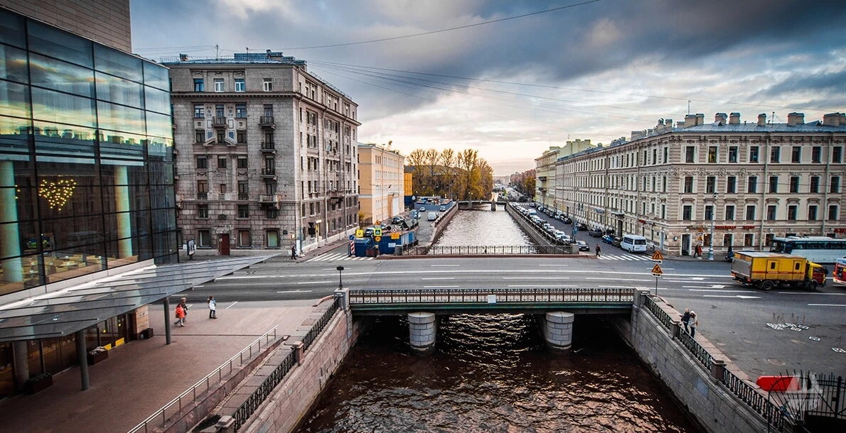 В центре Петербурга ограничат движение по двум мостам до 30 октября - tvspb.ru