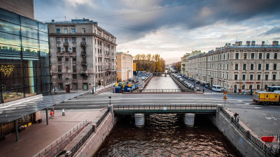 В центре Петербурга ограничат движение по двум мостам до 30 октября