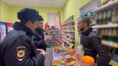 Почти 300 литров контрафактного алкоголя изъяла полиция в магазинах Петербурга