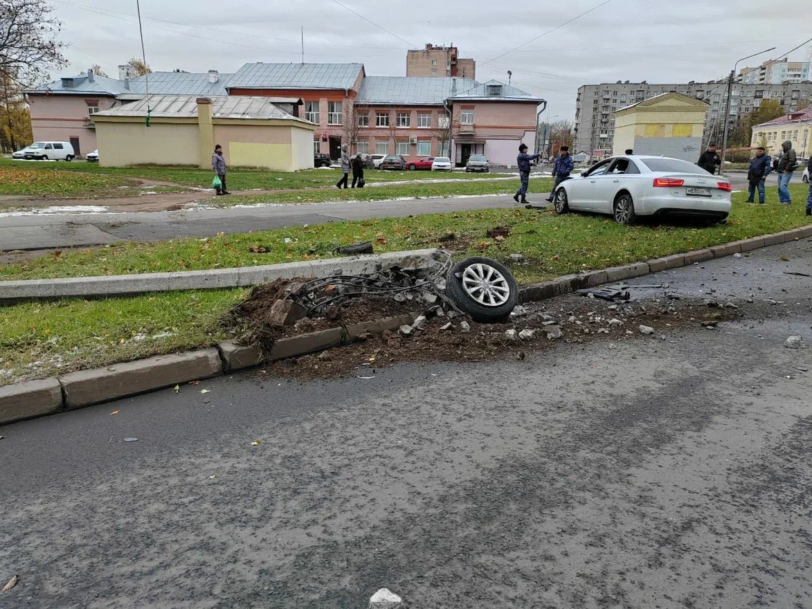 Полицейские поймали пьяного водителя, который устроил серию серьезных  аварий в Петербурге