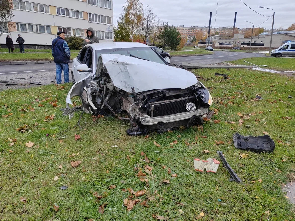 Полицейские поймали пьяного водителя, который устроил серию серьезных  аварий в Петербурге