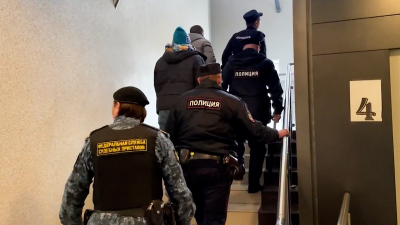 Двоих участников банды, которые избивали прохожих в Петербурге, заключили под стражу