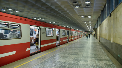 Движение поездов на всей «красной» линии осуществляется с увеличенными интервалами