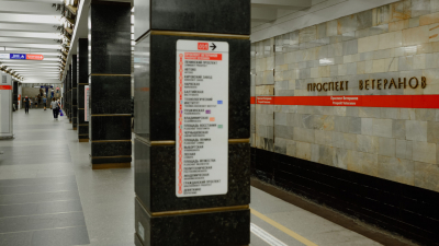 Пассажир упал на путь на красной ветке метро Петербурга