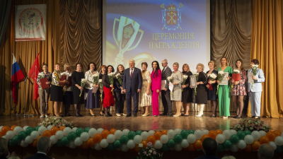 Коллективу медицинского колледжа №2, отметившего 70-летие, вручили награды правительства Петербурга
