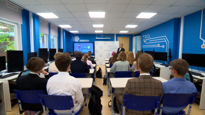 Ученикам 625-й школы Невского района рассказали об искусственном интеллекте на «Уроке цифры»