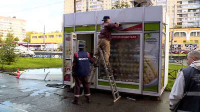 Проспект – не рынок: в Петербурге продолжают бороться с нелегальной уличной торговлей