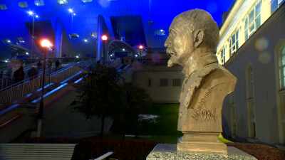 Бюсты основателей олимпийского движения петербургского скульптора вернули к «Газпром Арене»