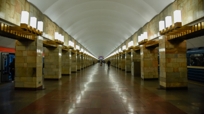 Закрытие станций, прекращение движения поездов: что случилось на «красной» ветке петербургского метро