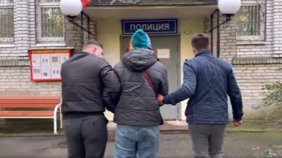 В Петербурге задержали молодого человека, подозреваемого в публикации видео с избиением прохожих