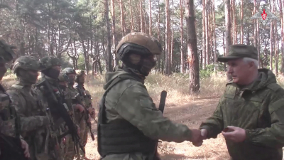 Заместитель министра обороны РФ наградил военных группировки войск «Днепр» на передовой