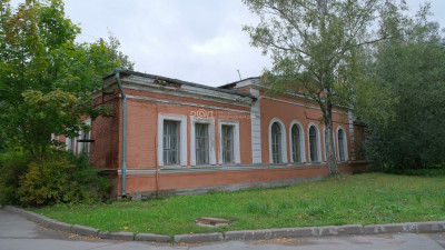 Здание казарм Конно-Гренадёрского полка в Петергофе выставили на продажу