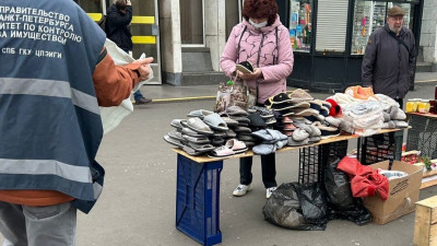 В Петербурге возле 8 станций метро ликвидировали объекты незаконной уличной торговли